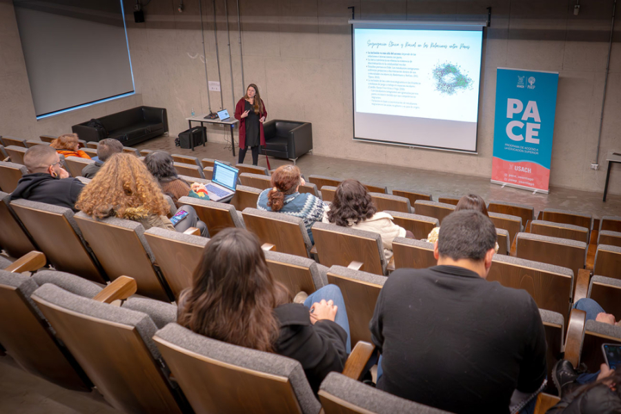 Académica Dr. Dra. Lorena Ortega, socióloga y académica del Instituto de Estudios Avanzados en Educación (CIAE) de la Universidad de Chile,  presenta ponencia Coloquio Paiep-PACE 