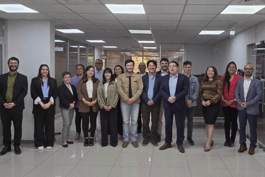 En la fotografía aparecen los asistentes a la actividad realizada en el edificio CEPEC