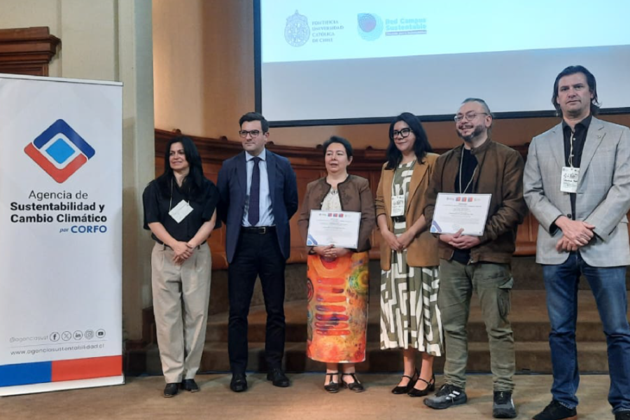 En la fotografía aparecen autoridades FAE y FACTEC recibiendo las certificaciones