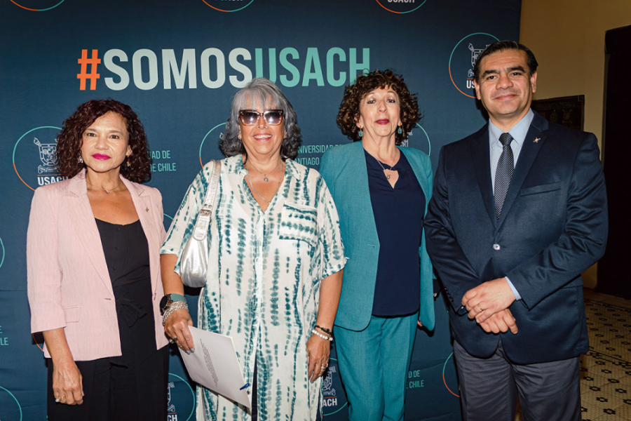 En la fotografía apsrece el Rector subrogante Usach, la vicerrectora de género y las dos secretarias galardonadas