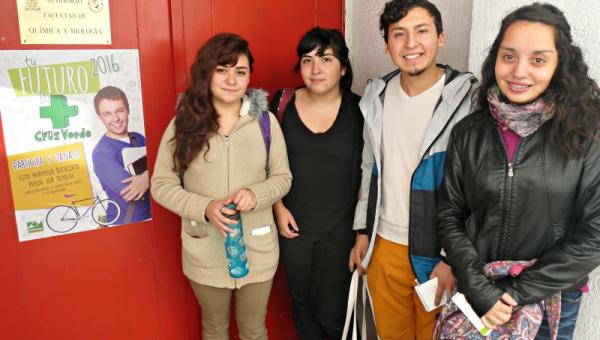 Estudiantes de Química y Farmacia participan de “Tu futuro en Cruz Verde”  una nueva actividad de vinculación con el medio laboral de la carrera. 