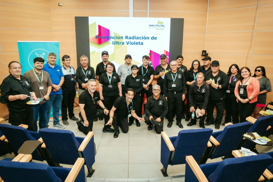 En la imagen aparecen funcionarios de nuestra universidad junto a trabajadores de la Mutual de Seguridad que realizaron el curso