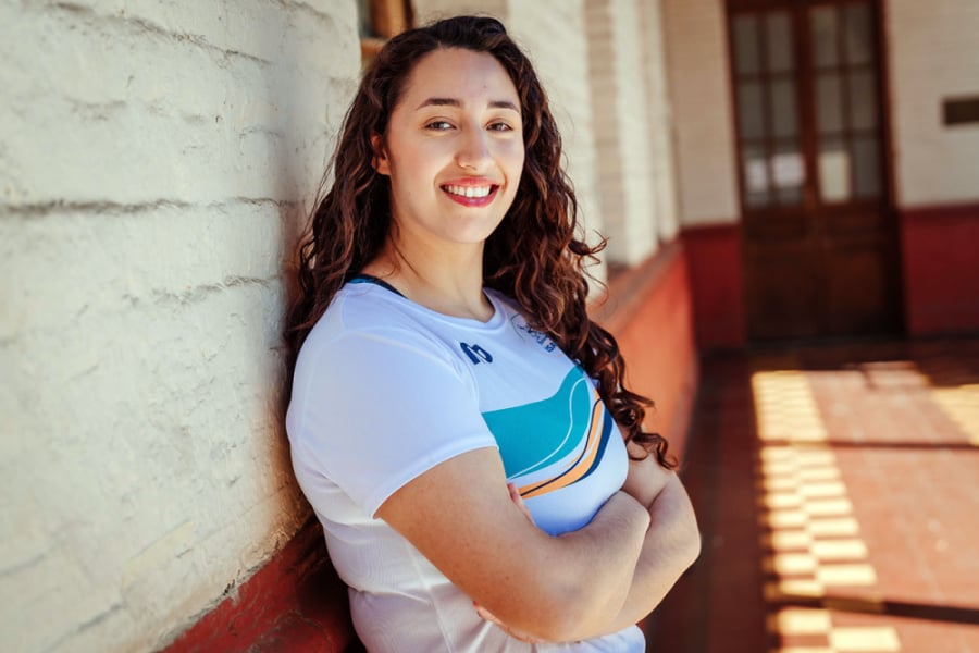 La imagen muestra a Adela Espinoza, judoka de la Usach