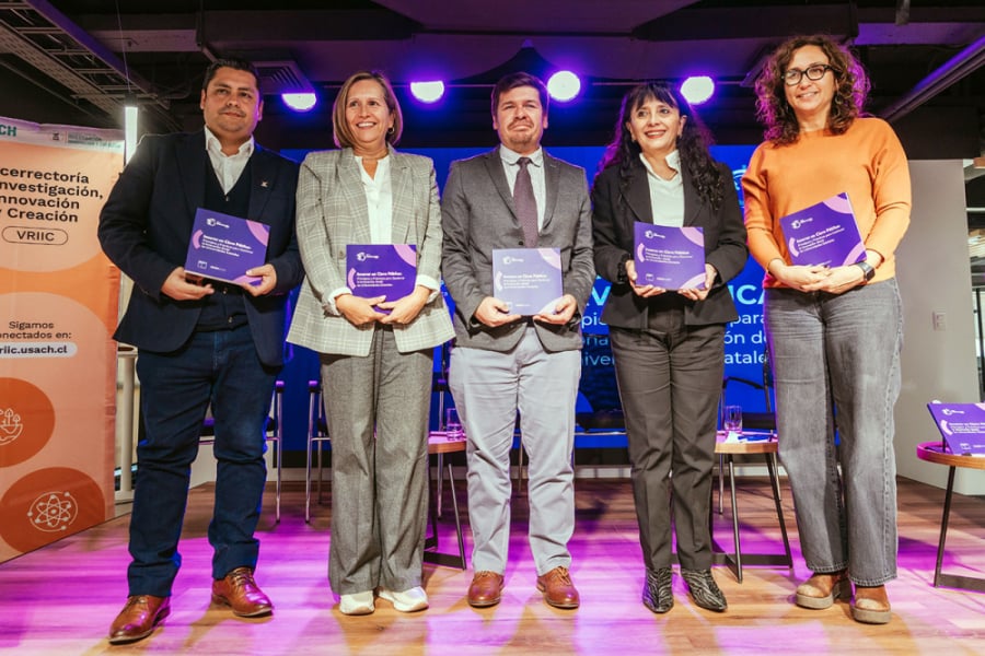 En la fotografía aparecen autoridades y profesionales Usach que liderarán la red de Innovación del Cuech