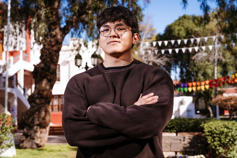 Benjamín Orellana, estudiante de Ingeniería Civil Mecánica que será parte del equipo chileno que competirá en los Global Esports Games 2026