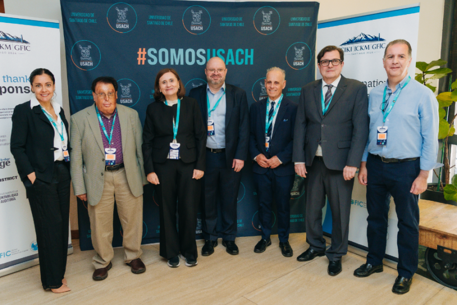 En la imagen aparecen destacados investigadores de la triple conferencia internacional “The Next Horizon: Integrating AI, Knowledge, Innovation and Talent for Sustainable Global Development”.