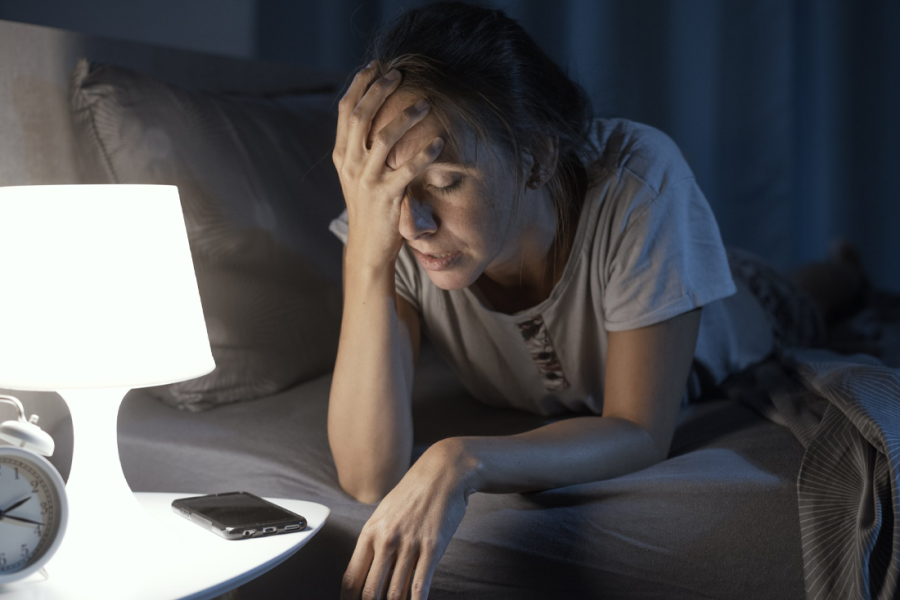 Mujer con insomnio